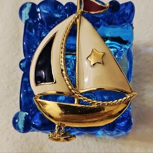 VTG 1992 AVON Catalog Sailboat Brooch w/Dangling Anchor 2.75"L Gold Tone Finish